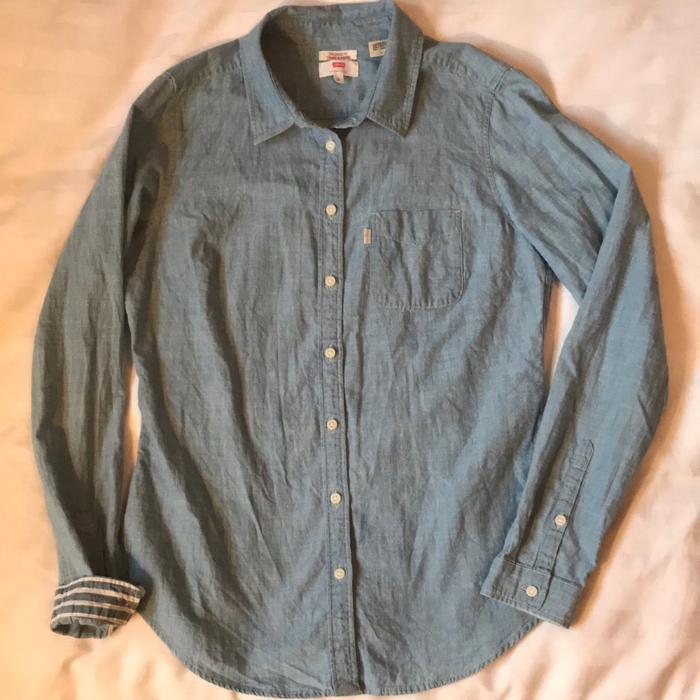 Levi’s fitted chambray shirt with striped fabric inside the cuffs EUC